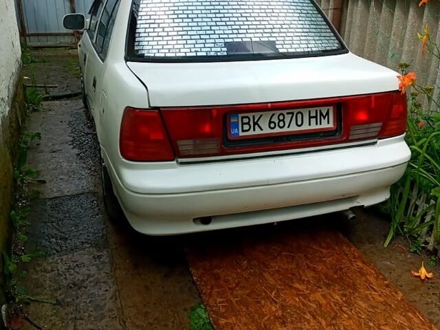 Белый Сузуки Свифт, объемом двигателя 1.3 л и пробегом 180 тыс. км за 1870 $, фото 1 на Automoto.ua