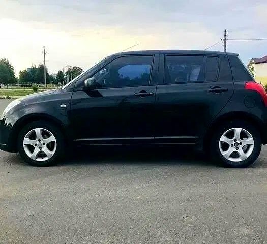 Чорний Сузукі Свифт, об'ємом двигуна 1.3 л та пробігом 310 тис. км за 4800 $, фото 1 на Automoto.ua