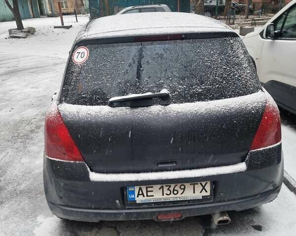 Черный Сузуки Свифт, объемом двигателя 1.33 л и пробегом 190 тыс. км за 4200 $, фото 1 на Automoto.ua
