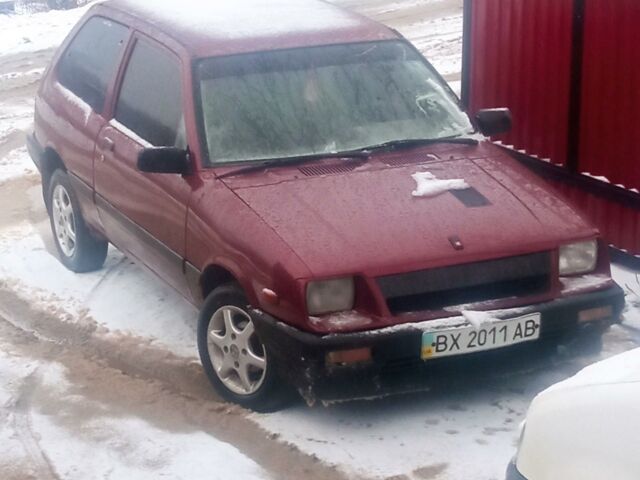 Красный Сузуки Свифт, объемом двигателя 1 л и пробегом 100 тыс. км за 800 $, фото 1 на Automoto.ua