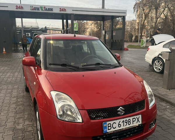 Красный Сузуки Свифт, объемом двигателя 1.33 л и пробегом 177 тыс. км за 5100 $, фото 1 на Automoto.ua