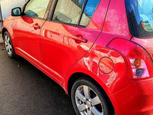 Красный Сузуки Свифт, объемом двигателя 1.3 л и пробегом 225 тыс. км за 5900 $, фото 1 на Automoto.ua