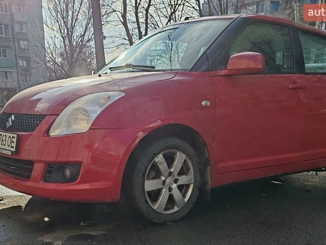 Червоний Сузукі Свифт, об'ємом двигуна 1.3 л та пробігом 225 тис. км за 4600 $, фото 1 на Automoto.ua