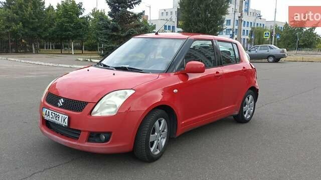 Красный Сузуки Свифт, объемом двигателя 1.3 л и пробегом 185 тыс. км за 5100 $, фото 1 на Automoto.ua