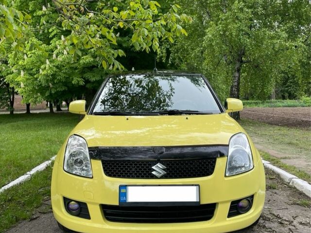 Желтый Сузуки Свифт, объемом двигателя 1.6 л и пробегом 162 тыс. км за 6000 $, фото 1 на Automoto.ua