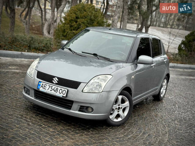 Серый Сузуки Свифт, объемом двигателя 1.33 л и пробегом 180 тыс. км за 3700 $, фото 1 на Automoto.ua