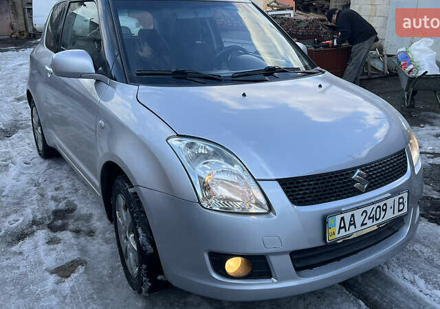 Серый Сузуки Свифт, объемом двигателя 1.3 л и пробегом 190 тыс. км за 4150 $, фото 1 на Automoto.ua