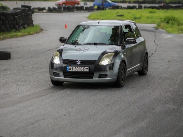 Сірий Сузукі Свифт, об'ємом двигуна 1.5 л та пробігом 190 тис. км за 4000 $, фото 1 на Automoto.ua