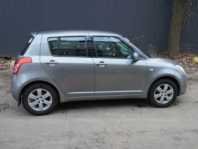 Серый Сузуки Свифт, объемом двигателя 1.3 л и пробегом 154 тыс. км за 4750 $, фото 1 на Automoto.ua