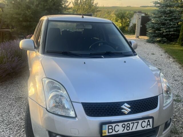 Серый Сузуки Свифт, объемом двигателя 1.3 л и пробегом 219 тыс. км за 3200 $, фото 1 на Automoto.ua
