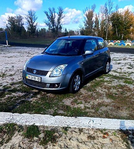 Серый Сузуки Свифт, объемом двигателя 1.3 л и пробегом 18000 тыс. км за 5000 $, фото 1 на Automoto.ua