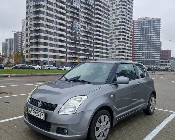 Серый Сузуки Свифт, объемом двигателя 1.33 л и пробегом 190 тыс. км за 4200 $, фото 1 на Automoto.ua