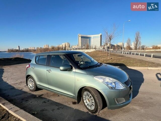 Серый Сузуки Свифт, объемом двигателя 1.24 л и пробегом 105 тыс. км за 8000 $, фото 1 на Automoto.ua