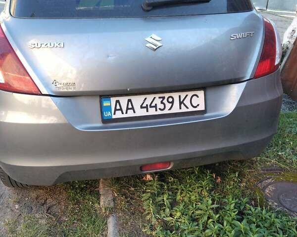 Серый Сузуки Свифт, объемом двигателя 1.2 л и пробегом 177 тыс. км за 4200 $, фото 1 на Automoto.ua