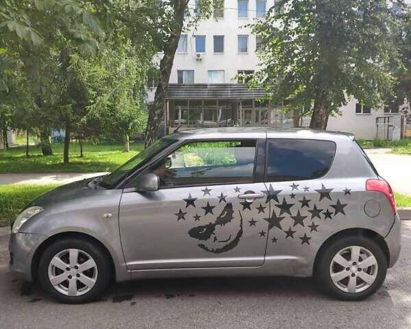 Сірий Сузукі Свифт, об'ємом двигуна 1.3 л та пробігом 290 тис. км за 2199 $, фото 1 на Automoto.ua
