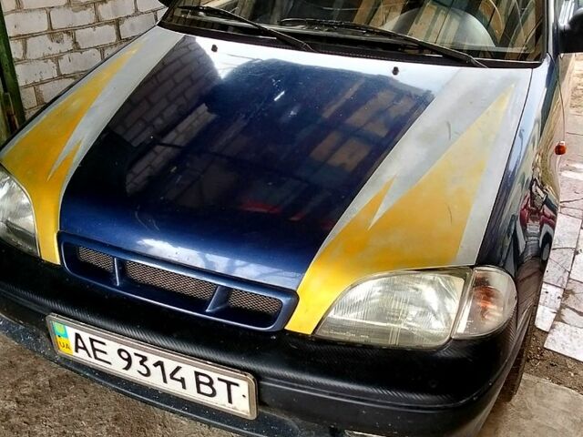 Синий Сузуки Свифт, объемом двигателя 1.3 л и пробегом 200 тыс. км за 1700 $, фото 1 на Automoto.ua