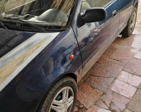 Синій Сузукі Свифт, об'ємом двигуна 1.3 л та пробігом 200 тис. км за 2000 $, фото 1 на Automoto.ua