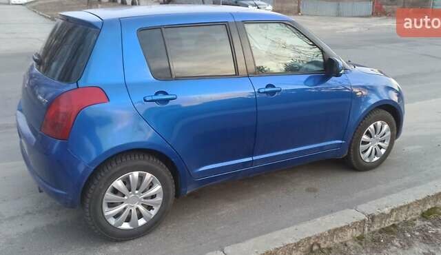 Синий Сузуки Свифт, объемом двигателя 1.3 л и пробегом 214 тыс. км за 5000 $, фото 1 на Automoto.ua