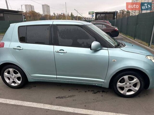 Синий Сузуки Свифт, объемом двигателя 1.33 л и пробегом 290 тыс. км за 4800 $, фото 1 на Automoto.ua