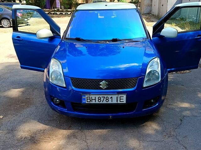 Синий Сузуки Свифт, объемом двигателя 1.3 л и пробегом 220 тыс. км за 4200 $, фото 1 на Automoto.ua