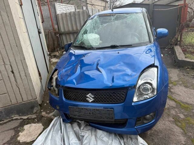 Синий Сузуки Свифт, объемом двигателя 1.45 л и пробегом 210 тыс. км за 2800 $, фото 1 на Automoto.ua