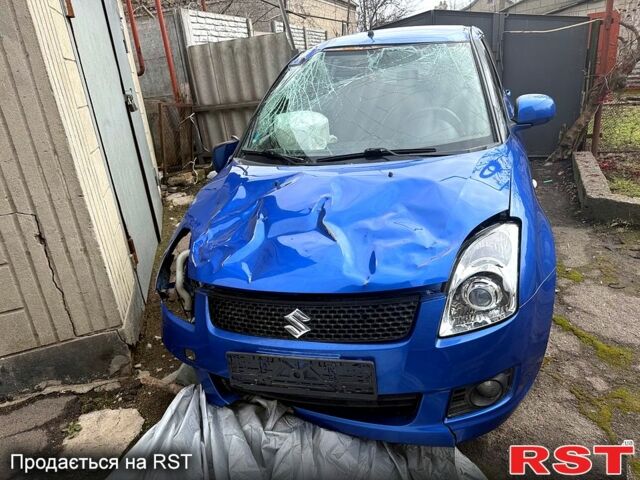 Синий Сузуки Свифт, объемом двигателя 1.5 л и пробегом 210 тыс. км за 2800 $, фото 1 на Automoto.ua