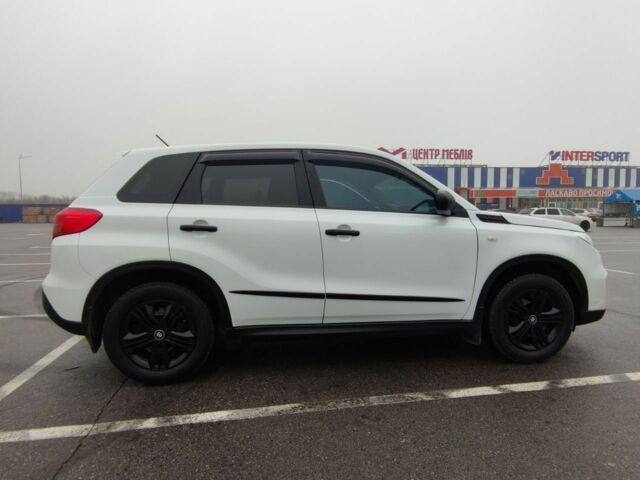 Белый Сузуки Витара, объемом двигателя 1.6 л и пробегом 170 тыс. км за 13800 $, фото 1 на Automoto.ua