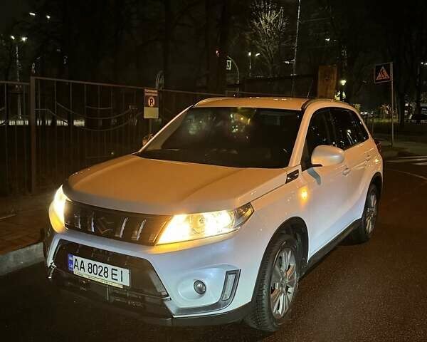 Белый Сузуки Витара, объемом двигателя 1 л и пробегом 120 тыс. км за 13500 $, фото 1 на Automoto.ua