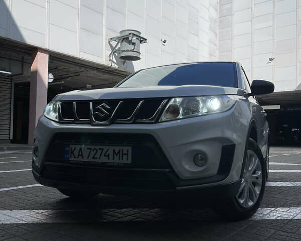 Білий Сузукі Вітара, об'ємом двигуна 1.59 л та пробігом 115 тис. км за 17000 $, фото 1 на Automoto.ua