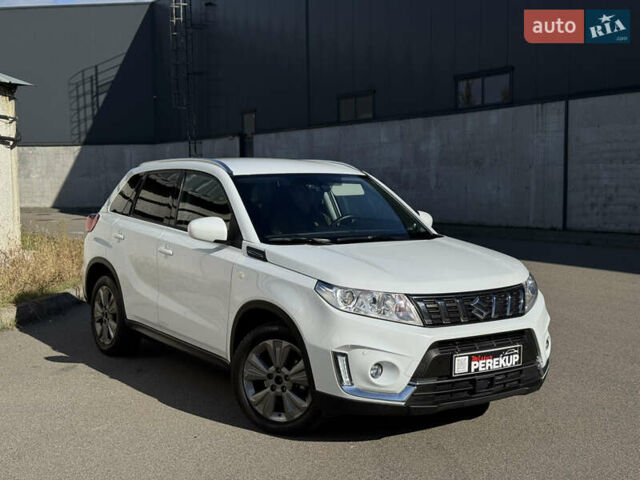 Сузуки Витара 2020 в Киеве на Automoto.ua Белый Сузуки Витара, объемом двигателя 1.37 л и пробегом 25 тыс. км за 18999 $, фото 1 на Automoto.ua