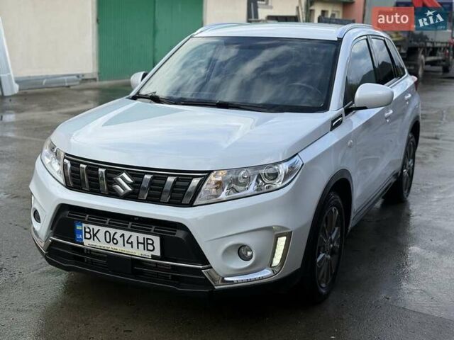Белый Сузуки Витара, объемом двигателя 1.37 л и пробегом 149 тыс. км за 16400 $, фото 1 на Automoto.ua