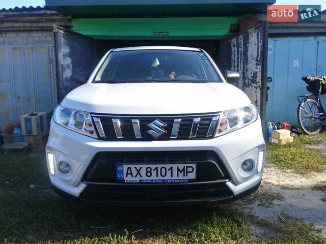Белый Сузуки Витара, объемом двигателя 1.59 л и пробегом 12 тыс. км за 19375 $, фото 1 на Automoto.ua