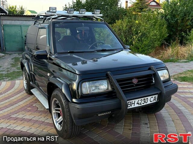 Черный Сузуки Витара, объемом двигателя 1.6 л и пробегом 185 тыс. км за 3500 $, фото 1 на Automoto.ua