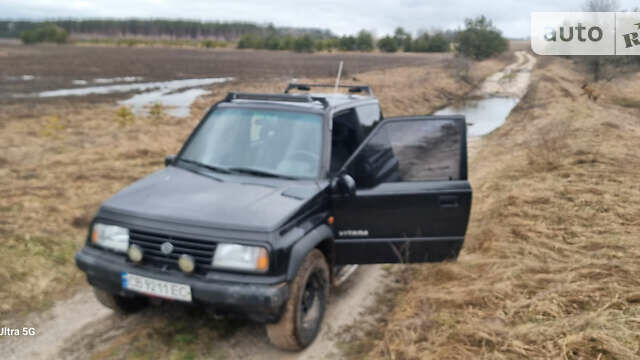 Черный Сузуки Витара, объемом двигателя 1.59 л и пробегом 303 тыс. км за 4950 $, фото 1 на Automoto.ua