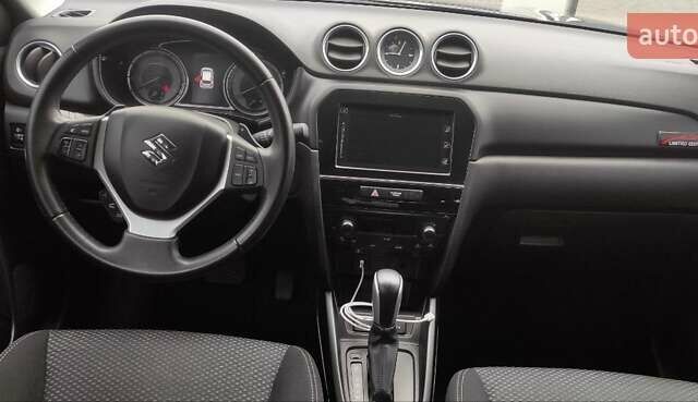 Черный Сузуки Витара, объемом двигателя 1 л и пробегом 100 тыс. км за 15500 $, фото 1 на Automoto.ua