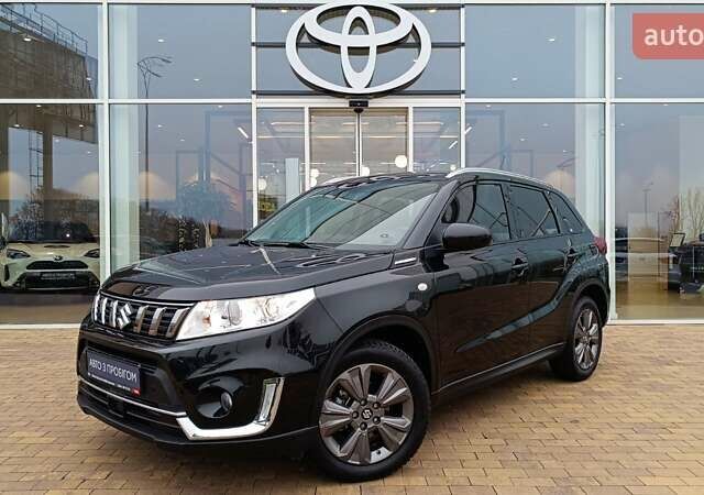 Черный Сузуки Витара, объемом двигателя 1.37 л и пробегом 2 тыс. км за 21501 $, фото 1 на Automoto.ua