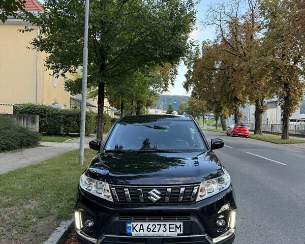 Черный Сузуки Витара, объемом двигателя 1.59 л и пробегом 136 тыс. км за 16091 $, фото 1 на Automoto.ua