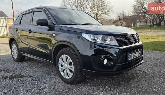 Черный Сузуки Витара, объемом двигателя 1.59 л и пробегом 36 тыс. км за 19000 $, фото 1 на Automoto.ua