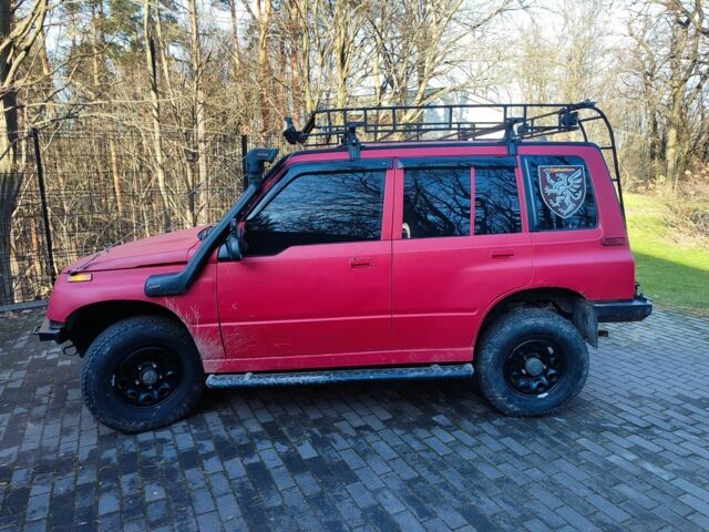 Красный Сузуки Витара, объемом двигателя 1.6 л и пробегом 290 тыс. км за 5800 $, фото 1 на Automoto.ua