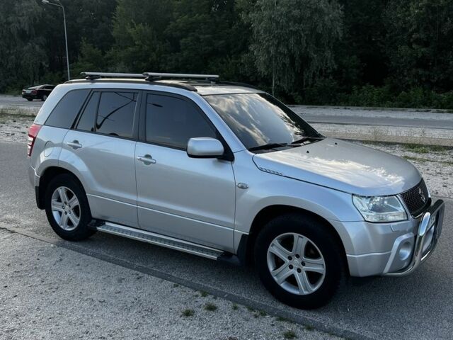 Сірий Сузукі Вітара, об'ємом двигуна 2 л та пробігом 181 тис. км за 8300 $, фото 1 на Automoto.ua