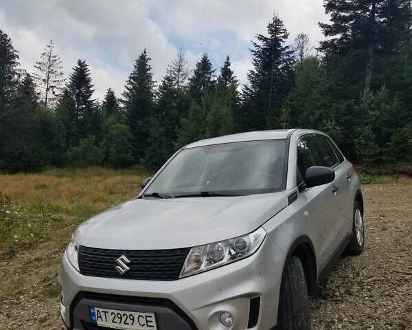 Серый Сузуки Витара, объемом двигателя 1.59 л и пробегом 44 тыс. км за 15000 $, фото 1 на Automoto.ua