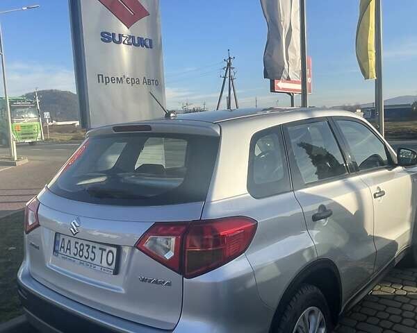 Серый Сузуки Витара, объемом двигателя 1.59 л и пробегом 94 тыс. км за 15000 $, фото 1 на Automoto.ua