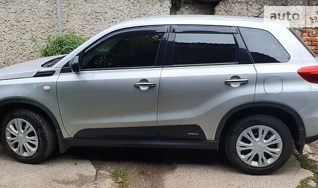 Серый Сузуки Витара, объемом двигателя 1.6 л и пробегом 70 тыс. км за 15000 $, фото 1 на Automoto.ua