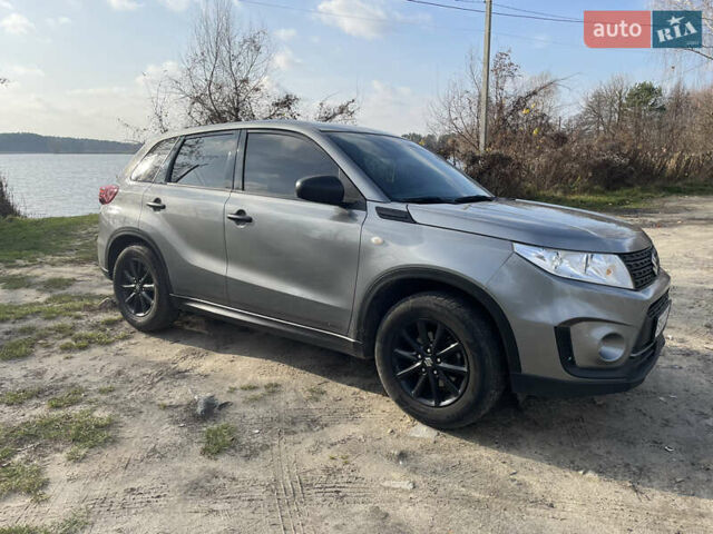Серый Сузуки Витара, объемом двигателя 1.59 л и пробегом 66 тыс. км за 17999 $, фото 1 на Automoto.ua
