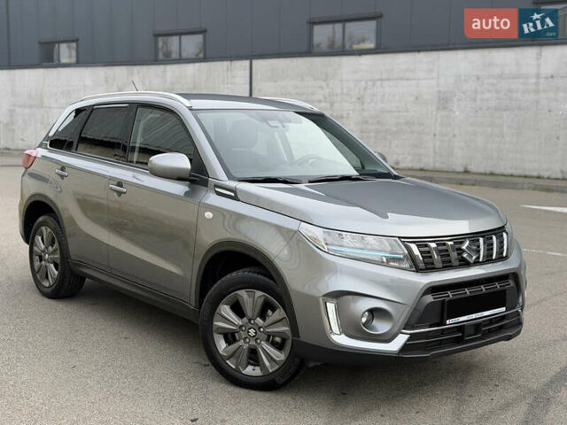Сірий Сузукі Вітара, об'ємом двигуна 1.37 л та пробігом 11 тис. км за 23800 $, фото 1 на Automoto.ua