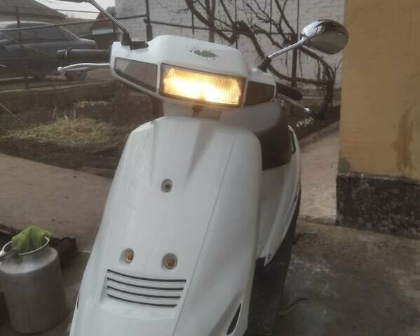 Белый Сузуки Address V100, объемом двигателя 0.11 л и пробегом 15 тыс. км за 450 $, фото 1 на Automoto.ua