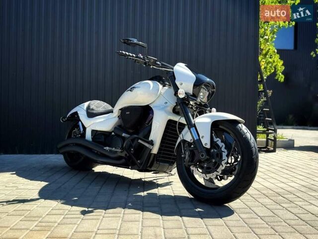 Белый Сузуки Boulevard M109R, объемом двигателя 1.8 л и пробегом 1 тыс. км за 16700 $, фото 1 на Automoto.ua
