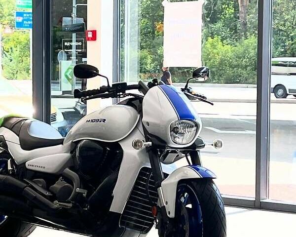 Белый Сузуки Boulevard M109R, объемом двигателя 1.8 л и пробегом 11 тыс. км за 15000 $, фото 1 на Automoto.ua