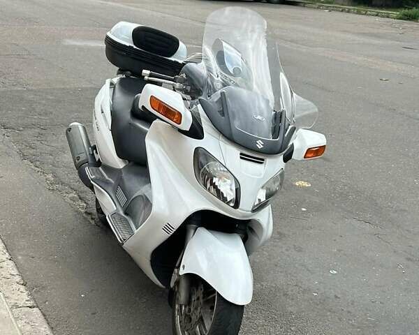Белый Сузуки Burgman AN 650, объемом двигателя 0.6 л и пробегом 52 тыс. км за 3200 $, фото 1 на Automoto.ua