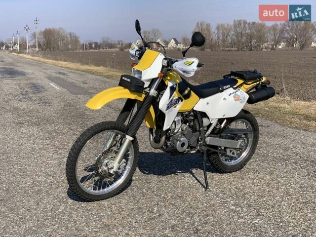 Желтый Сузуки DR-Z 400, объемом двигателя 0.4 л и пробегом 10 тыс. км за 8200 $, фото 1 на Automoto.ua